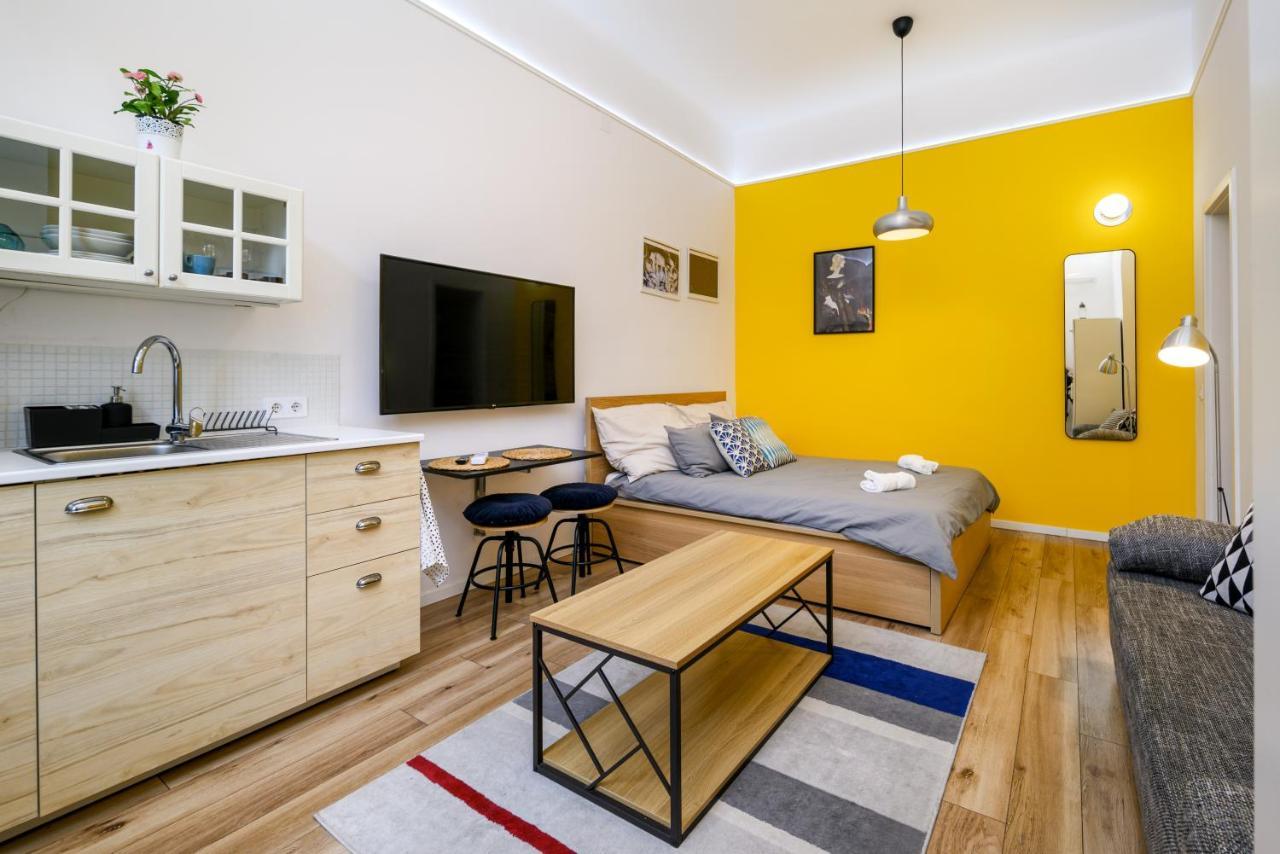 Stylish Yellow Suite In The Heart Of Budapest Kültér fotó