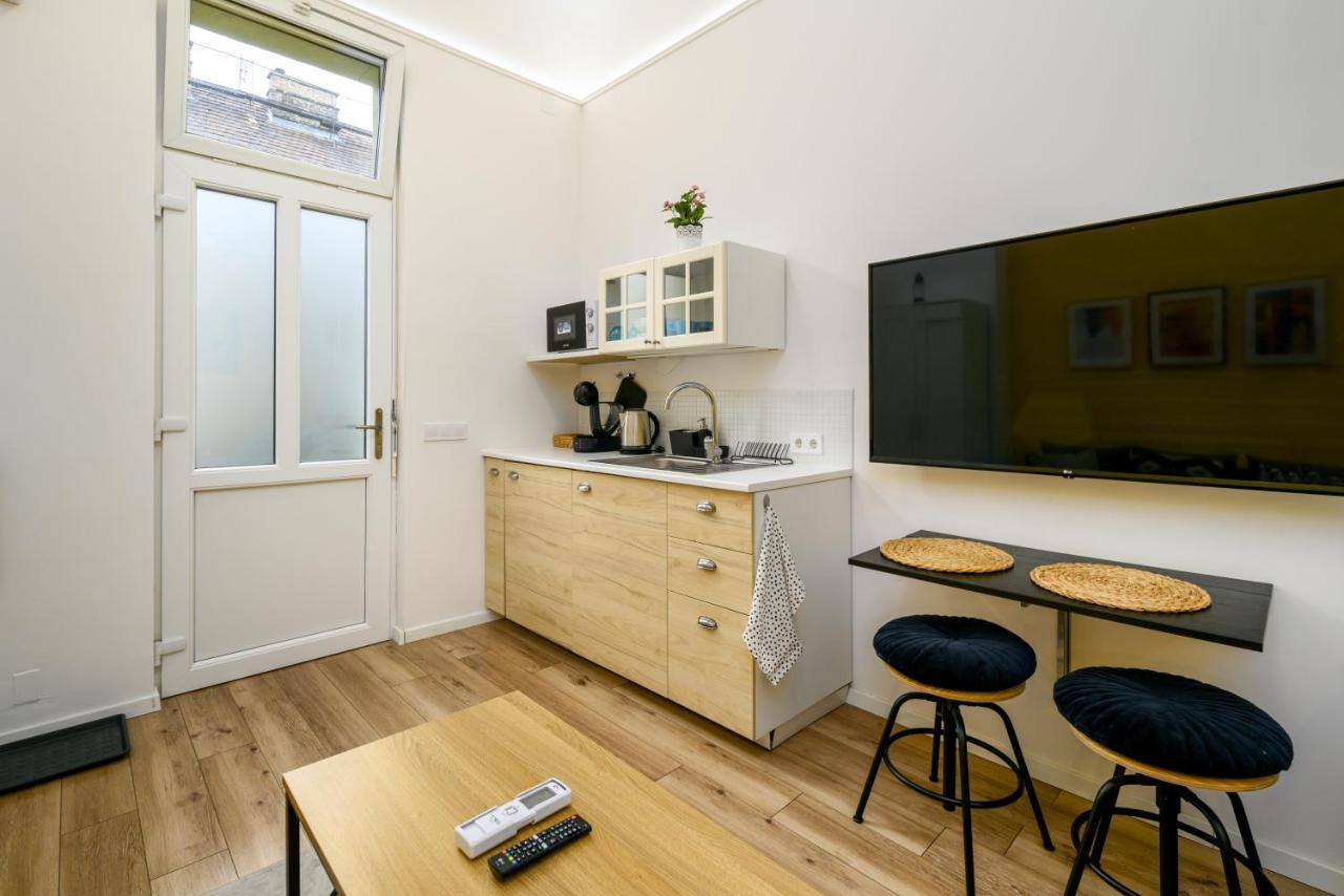 Stylish Yellow Suite In The Heart Of Budapest Kültér fotó