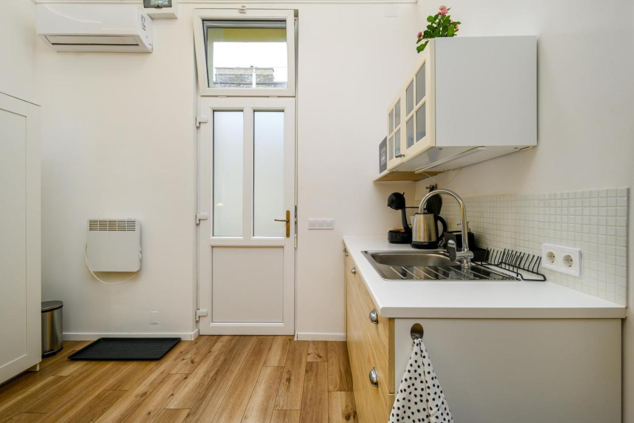 Stylish Yellow Suite In The Heart Of Budapest Kültér fotó