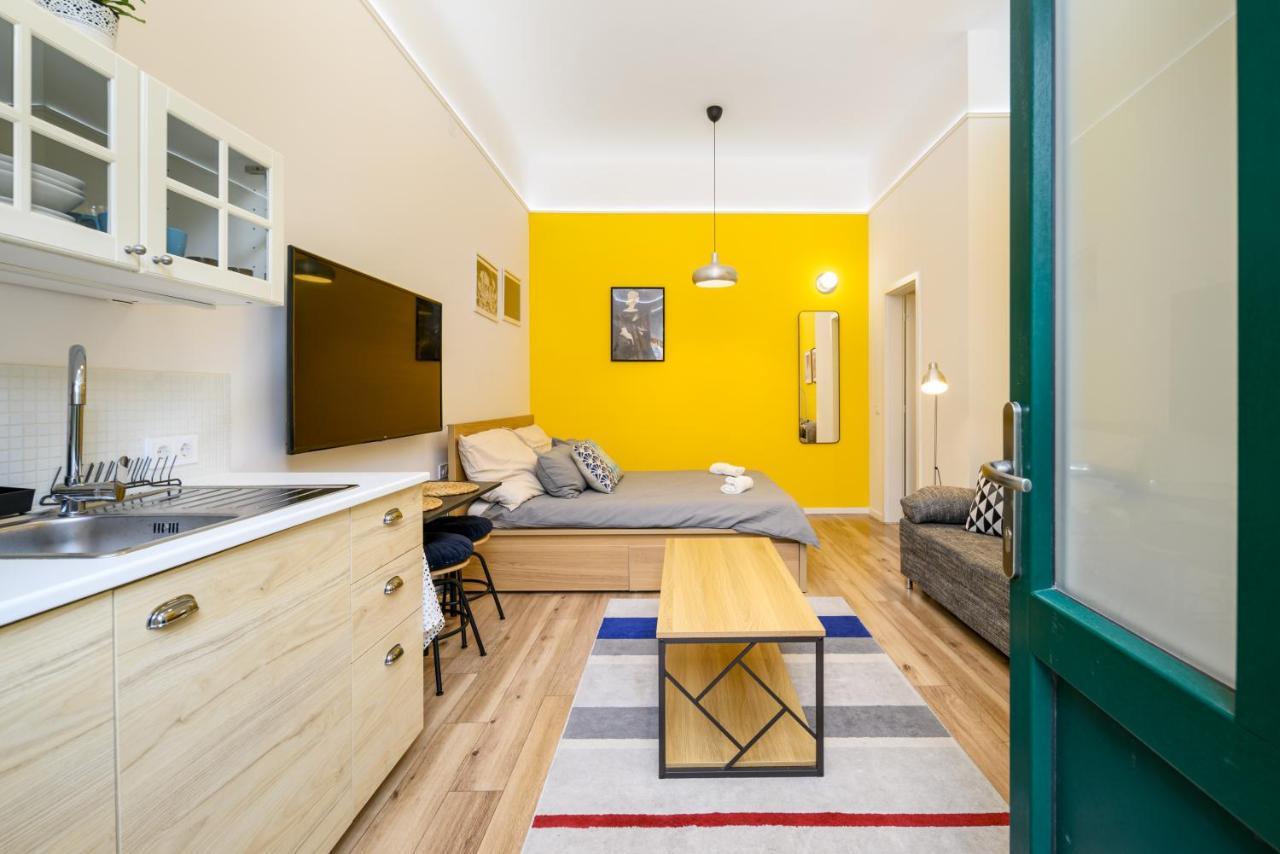 Stylish Yellow Suite In The Heart Of Budapest Kültér fotó